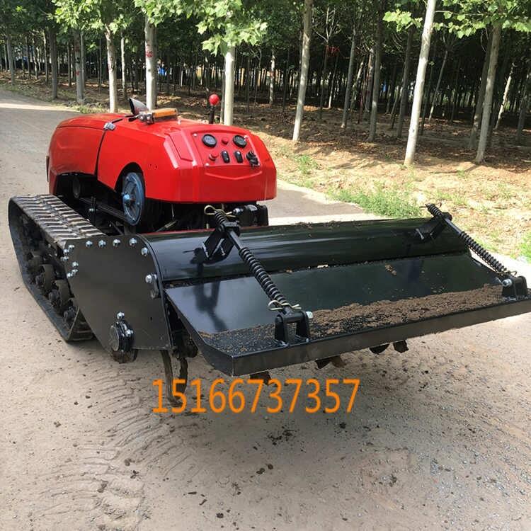 大力發(fā)展農(nóng)業(yè)機(jī)械化，果園管理機(jī)提高農(nóng)業(yè)生產(chǎn)率