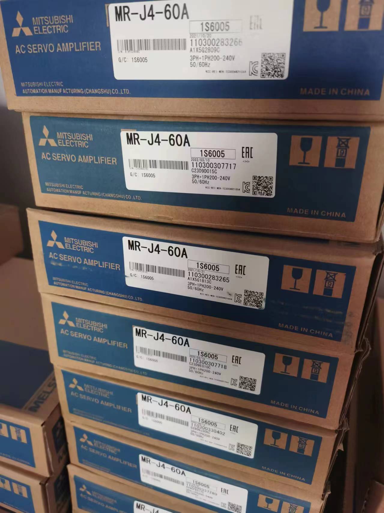 全國供應(yīng)三菱伺服電機(jī)HG-JR73 JR153 JR203 HG-JR53 RR353B