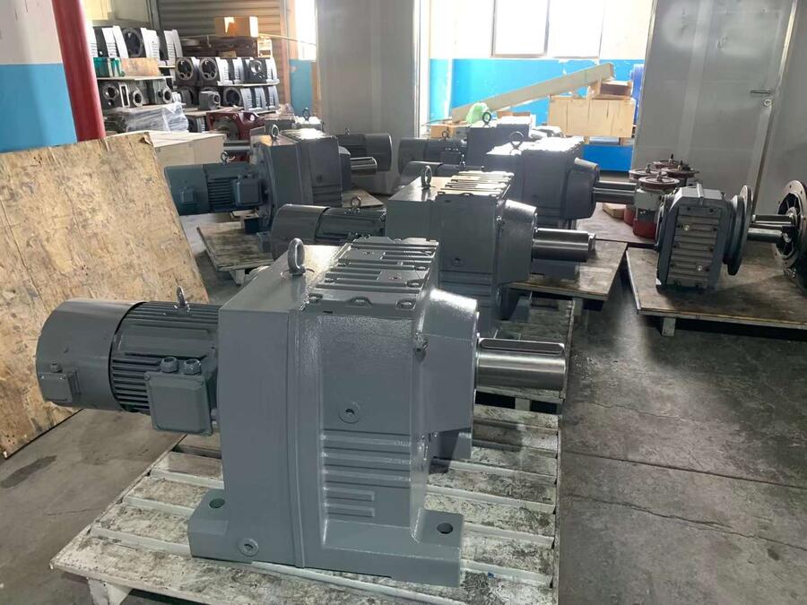 NRV040-7.5-370w蝸輪減速器RF107-Y5.5KW-NA15-M1-350