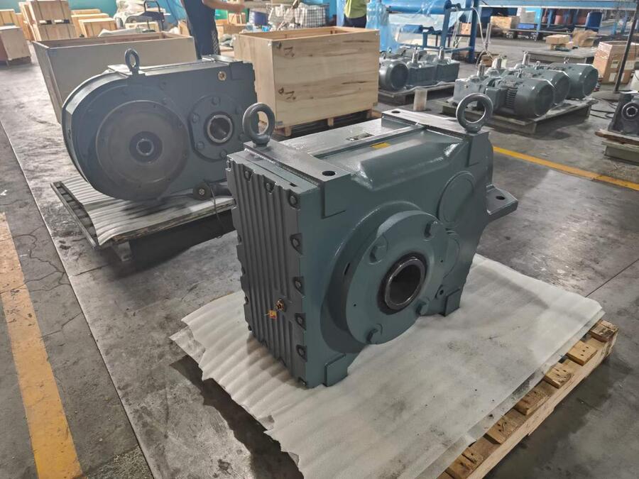 FA157DV200L4蝸輪減速器SA77-YEJ3KW-63.38M1D50