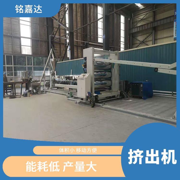 PE片材擠出機(jī)不變形結(jié)構(gòu)合理緊湊具有穩(wěn)定的運(yùn)行調(diào)速系統(tǒng)