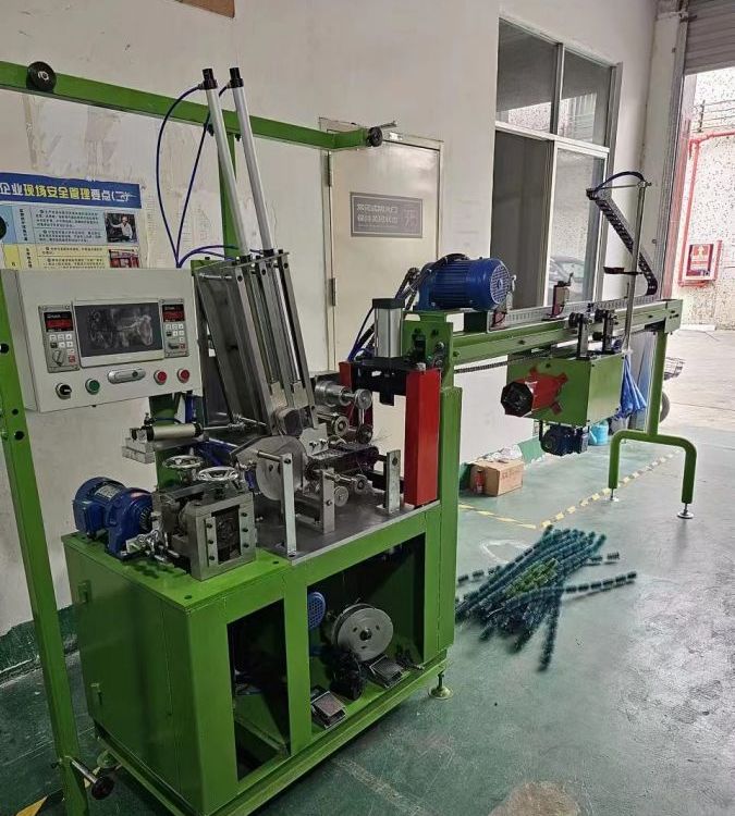 拉松機(jī)，松針圣誕樹機(jī)器，松針機(jī)，加工松針樹條
