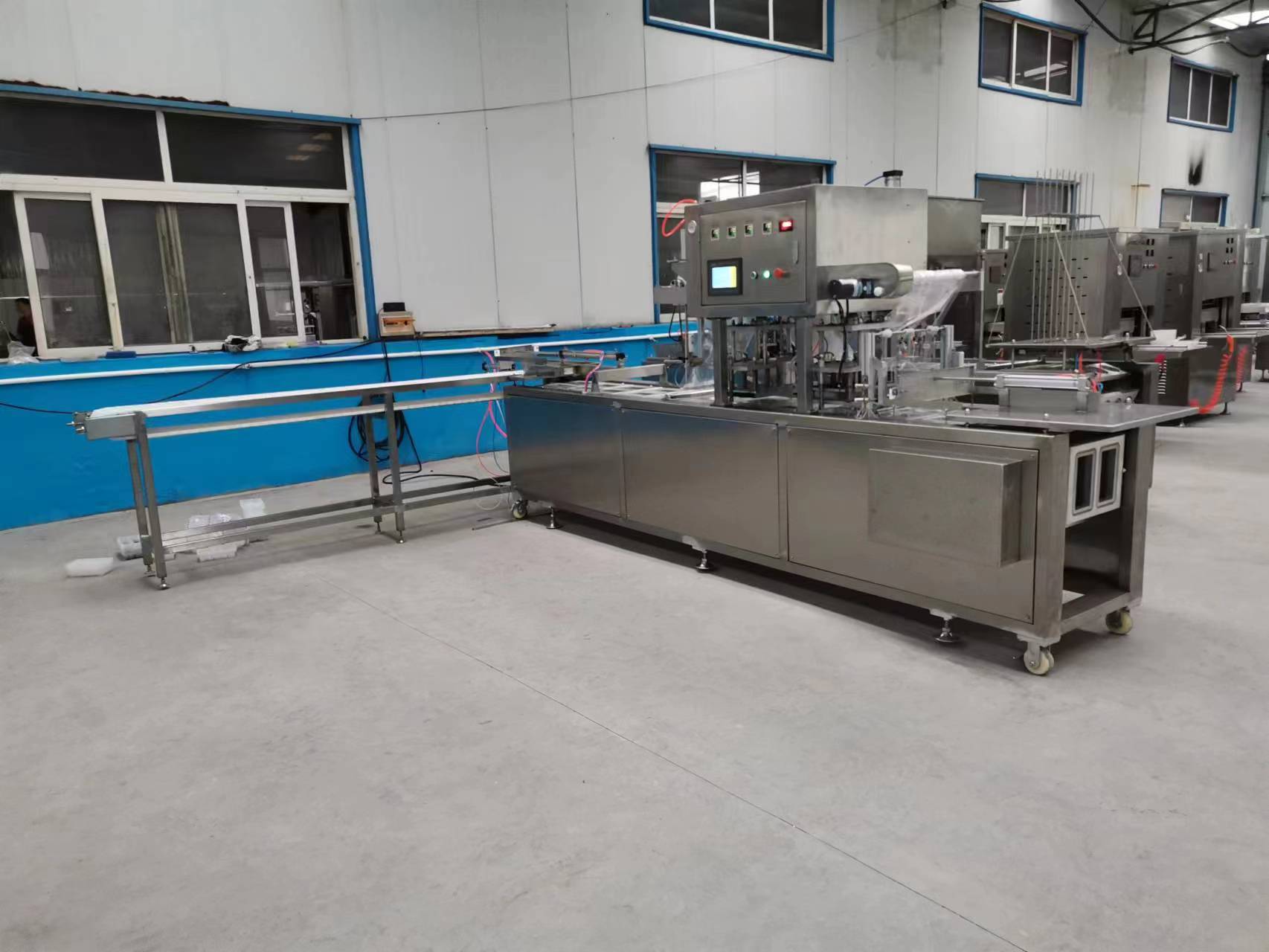 快餐盒飯高鐵配送打包機塑料盒封口機學(xué)生餐盒熱封壓膜機