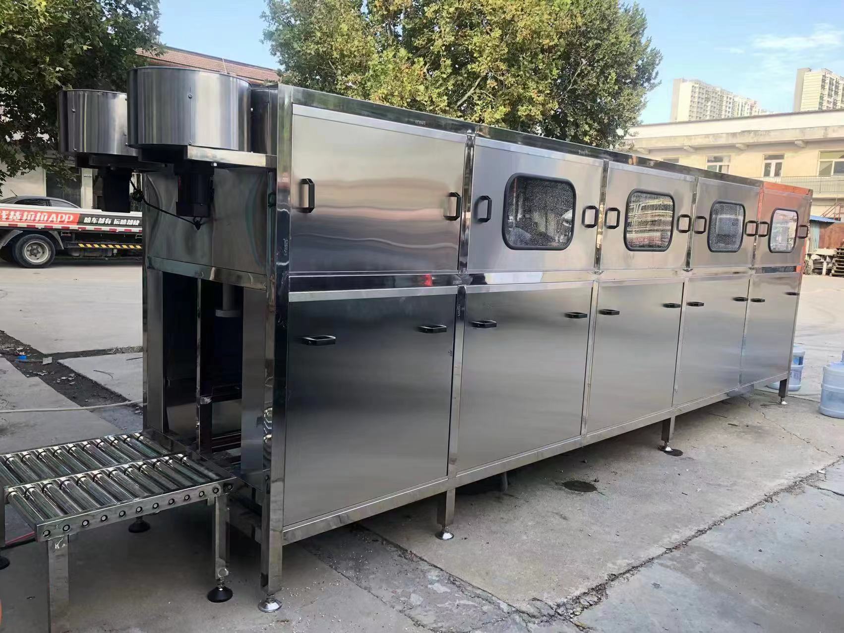大桶裝純凈水全自動液體灌裝機5加侖三合一十工位礦泉水灌裝設(shè)備